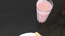 Strawberry smoothie w/ Egg, ham and toast breakfast! Strawberry smoothie w/ Egg, ham and toast breakfast!