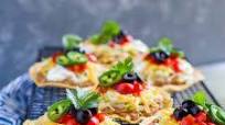 Mexican Chicken Tostadas (15-Minute Recipe) Mexican Chicken Tostadas (15-Minute Recipe)