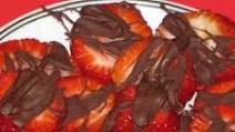 Chocolate Covered Strawberry Bites Chocolate Covered Strawberry Bites
