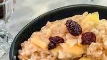Easy Rice Cooker Oatmeal with Apples and Cinnamon Easy Rice Cooker Oatmeal with Apples and Cinnamon