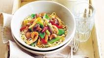Stir-fried chicken with egg noodles Stir-fried chicken with egg noodles