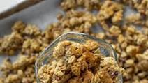 Healthy Oil-free Granola (So buttery!) Healthy Oil-free Granola (So buttery!)