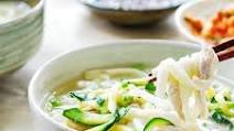 Dak Kalguksu (Korean Chicken Noodle Soup) Dak Kalguksu (Korean Chicken Noodle Soup)