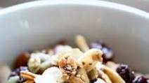 Homemade Granola Recipe ( VEGAN + Gluten-free) Homemade Granola Recipe ( VEGAN + Gluten-free)