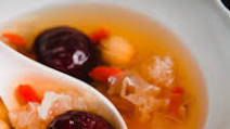 Snow Fungus Jujube Dessert Soup (Yin'er Tang, 银耳汤) Snow Fungus Jujube Dessert Soup (Yin'er Tang, 银耳汤)