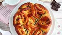 Brioche chinois, with vanilla custard and chocolate chips Brioche chinois, with vanilla custard and chocolate chips