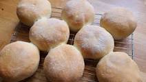 Soft white bread rolls Soft white bread rolls