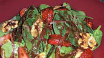 Cocoa Vinaigrette-Dressed Spinach, Strawberry and Walnut Salad Cocoa Vinaigrette-Dressed Spinach, Strawberry and Walnut Salad