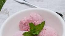 Strawberry Banana Ice Cream with Coconut Milk Strawberry Banana Ice Cream with Coconut Milk