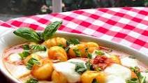Gnocchi with Tomato Sauce and Mozzarella Gnocchi with Tomato Sauce and Mozzarella