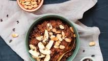 Spelt Oatmeal with Bananas, Chocolate and Peanuts Spelt Oatmeal with Bananas, Chocolate and Peanuts