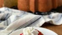 Classic Southern Pound Cake with Strawberries Classic Southern Pound Cake with Strawberries