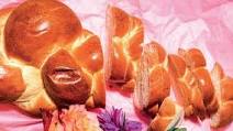 Soft and Fluffy Braided Italian Bread: The Traditional Recipe Soft and Fluffy Braided Italian Bread: The Traditional Recipe