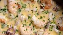 Mixed seafood in a creamy garlic wine sauce {Mariscos al ajillo} Mixed seafood in a creamy garlic wine sauce {Mariscos al ajillo}
