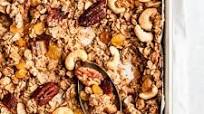Homemade Super Chunky Healthy Granola (vegan & gluten free!) Homemade Super Chunky Healthy Granola (vegan & gluten free!)