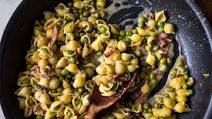 Creamy Pasta With Smoked Bacon and Peas Creamy Pasta With Smoked Bacon and Peas