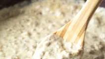 How To Make Sausage Gravy (Recipe) How To Make Sausage Gravy (Recipe)