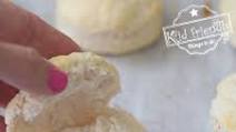 Easy Buttermilk Biscuits {Only 4 Ingredients!} Easy Buttermilk Biscuits {Only 4 Ingredients!}