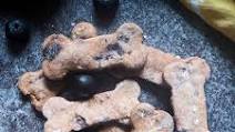 Crunchy Dog Treats with Blueberry, Oats, and Peanut Butter Crunchy Dog Treats with Blueberry, Oats, and Peanut Butter
