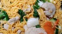 Chow Mein with Chicken and Vegetables Chow Mein with Chicken and Vegetables