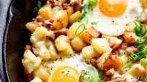 Cheesy Bacon and Egg Hash (Breakfast Skillet) Cheesy Bacon and Egg Hash (Breakfast Skillet)