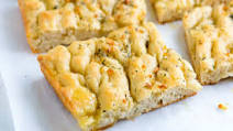 Easy Rosemary Garlic Focaccia Bread Easy Rosemary Garlic Focaccia Bread