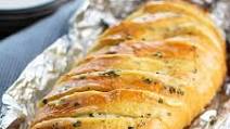 Cheesy Garlic and Herb Bread Cheesy Garlic and Herb Bread