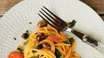 Spaghetti alla Puttanesca Spaghetti alla Puttanesca