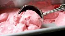 Easy Strawberry Frozen Yogurt Recipe (without an ice cream maker!) Easy Strawberry Frozen Yogurt Recipe (without an ice cream maker!)