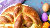 Folar de Pascoa: Portuguese Sweet Easter Bread Folar de Pascoa: Portuguese Sweet Easter Bread