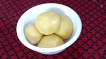 Crunchy Besan Laddo Crunchy Besan Laddo