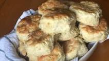 EASY 4-Ingredient Fluffy Biscuits EASY 4-Ingredient Fluffy Biscuits