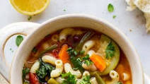 EASY MINESTRONE SOUP (SLOW COOKER) EASY MINESTRONE SOUP (SLOW COOKER)