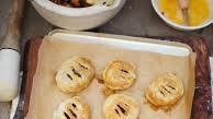 Charming Eccles cakes Charming Eccles cakes