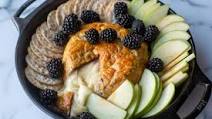Baked Brie | Lodge Cast Iron Baked Brie | Lodge Cast Iron
