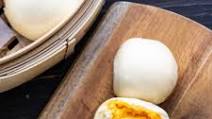Liu Sha Bao (Molten Custard Salted Egg Buns 流沙包) Liu Sha Bao (Molten Custard Salted Egg Buns 流沙包)