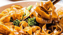 15 Minute Pad See Ew (Thai Stir Fried Noodles) 15 Minute Pad See Ew (Thai Stir Fried Noodles)