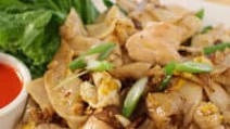 Guay Tiew Kua Gai ก๋วยเตี๋ยวคั่วไก่ Rice Noodles w/ Chicken Guay Tiew Kua Gai ก๋วยเตี๋ยวคั่วไก่ Rice Noodles w/ Chicken