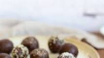 Raw Vegan Brownie Bites (grain free) Raw Vegan Brownie Bites (grain free)