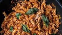 Easy Spicy ground beef pasta(stove top). Easy Spicy ground beef pasta(stove top).
