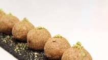Atta aur Dink ke Laddoo Atta aur Dink ke Laddoo